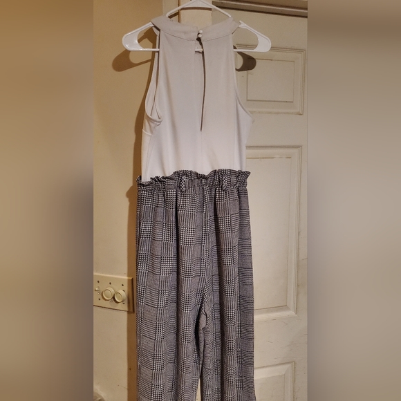 J for Justify jumper sz L. Cream/ black.  Cute style can belt( loops) or not. Lt - Picture 2 of 4